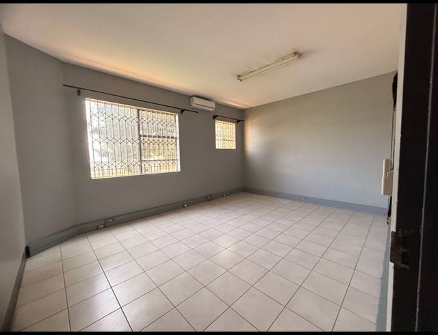 1,840M² WAREHOUSE TO LET IN MEADOWDALE